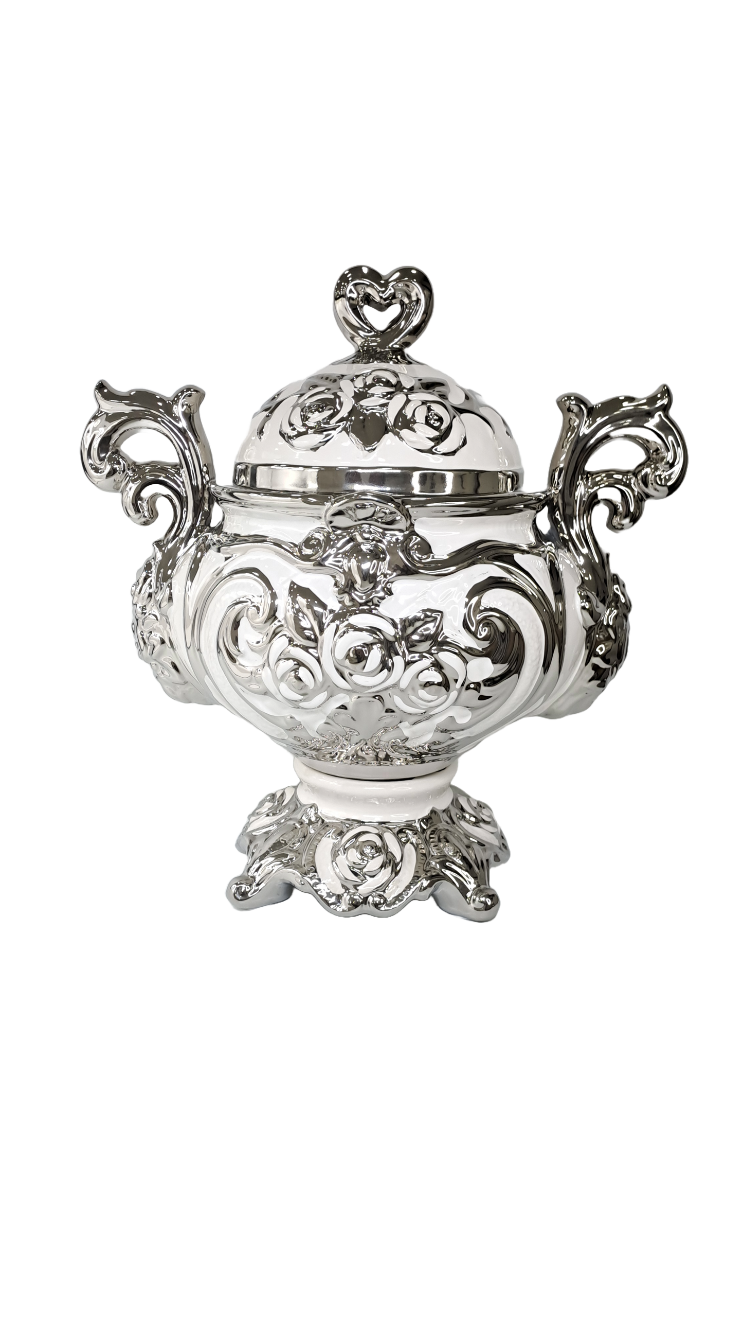 sopera dorada mediana con tapa de corazon obatala blanca y plateada