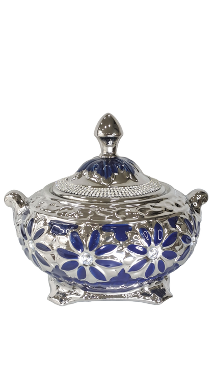 sopera mediana yemaya con petalos azules y detalles plateados